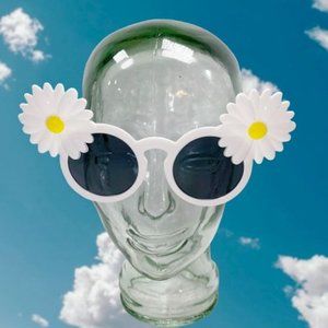 Daisy Daisy White & Yellow Selfie Glasses